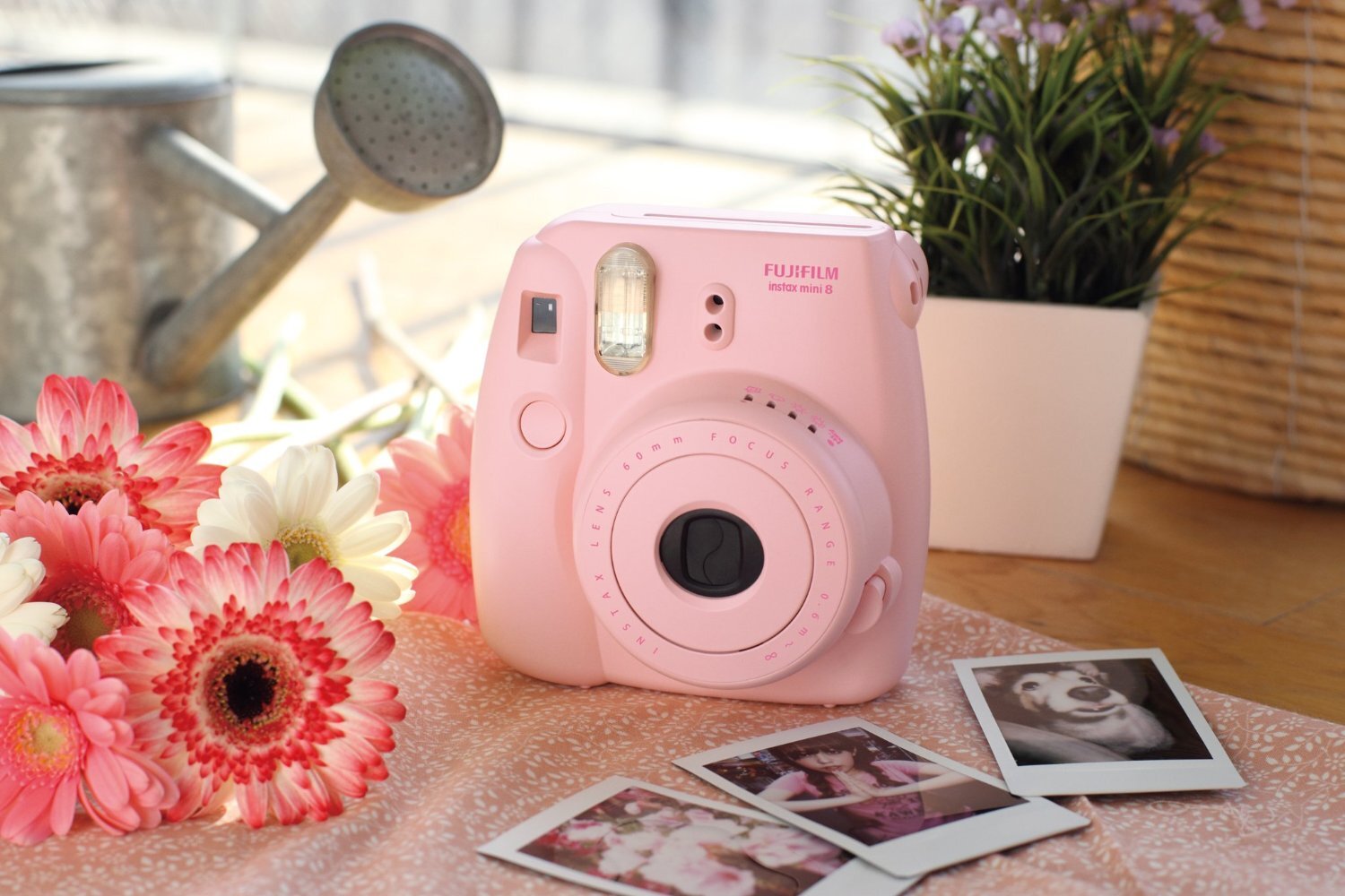 Máy ảnh Instax chụp lấy ngay có thể sử dụng để lưu giữ kỷ niệm đẹp Máy ảnh Instax chụp lấy ngay có thể sử dụng để lưu giữ kỷ niệm đẹp
